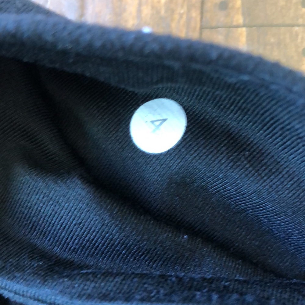 LULULEMON Black Crop Yoga Athletic Athleisure Legging Size 4 reversible - Picture 4 of 9